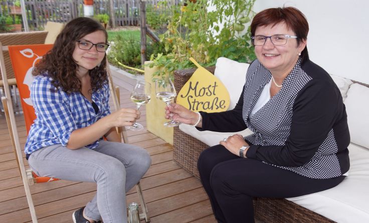 (.l.) Marie Therese Stattler und Moststrassen-Obfrau Michaela Hinterholzer Foto: Moststrasse