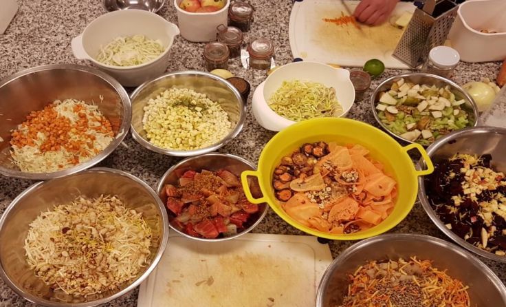 Zahlreiche Variationen an Wintergemüsen füllen die Salatschüsseln. Fotos: Leeb 