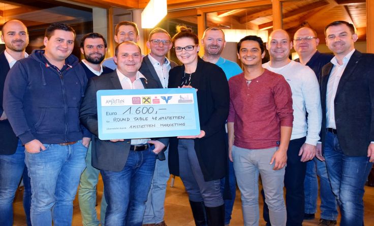 1600 Euro Spende gab es für den Round Table. Foto: Felix Maderthaner