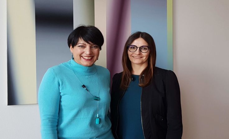 (V.l.) Elisabeth Asanger, Elke Strauss von der Kulturabteilung ader Stadt Amstetten Foto: Leeb