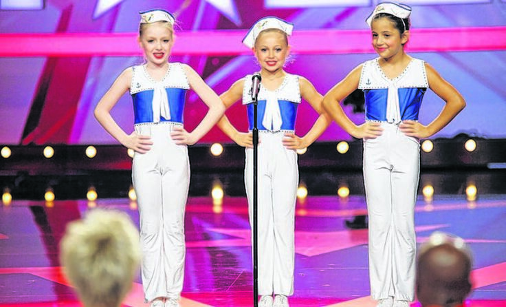 Jessica, Julia und Caroline auf der großen Supertalent-Bühne Foto: RTL/Frank Hempel