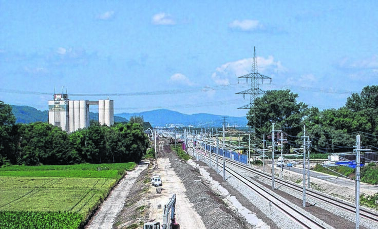 Benützung bestehender Bahntrassen verhindert neue Zerschneidungen. Foto: LK OOE