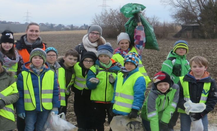 Tatkräftig: Die Kinder der VS Dörnbach Fotos (3): Marktgemeinde Wilhering