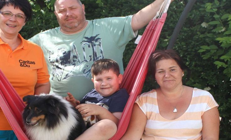 Familienhelferin Michaela Promberger mit Familie Grafinger Fotos: Caritas