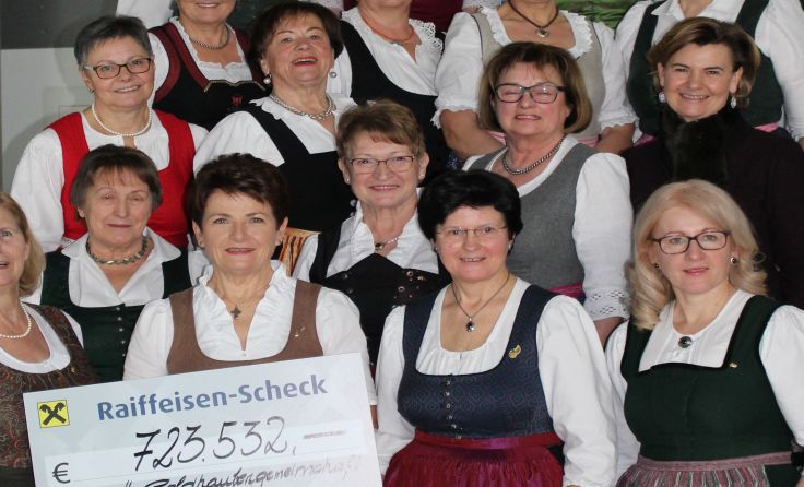 Scheckübergabe: 430 Goldhaubengruppen konnten 2018 723.523 Euro für karitative Zwecke spenden. 