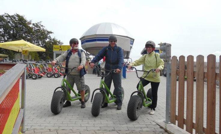 Drei Mutige Rollerfahrer