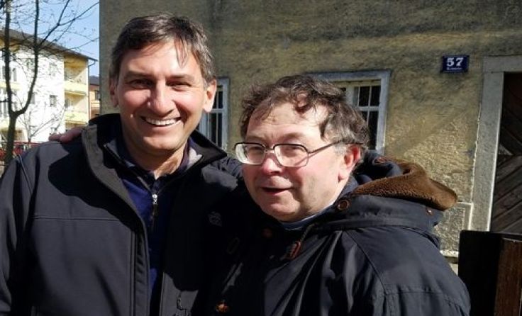 Jack Hersch und Herbert Friedmann vor dem ehemaligen Haus der Familie Friedmann
