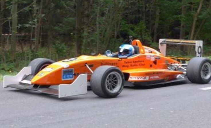 Am Start stehen auch Formelfahrzeuge