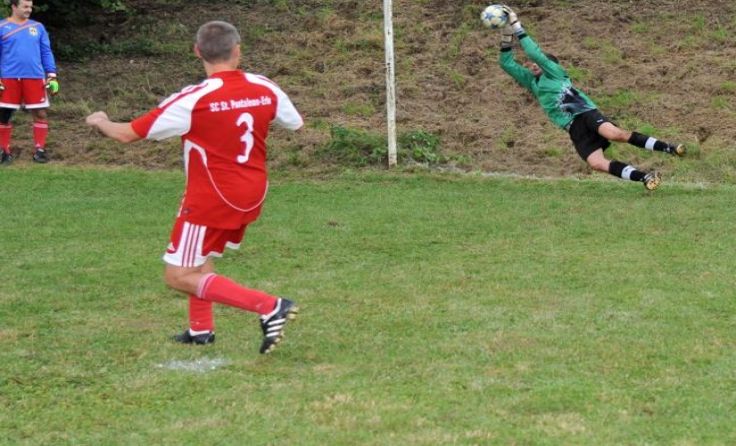 Benefizfußballturnier im Weingarten in Erla