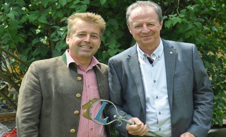 Robert Maleninsky übergibt den Lions-Schlüssel an Karl Zittmayr