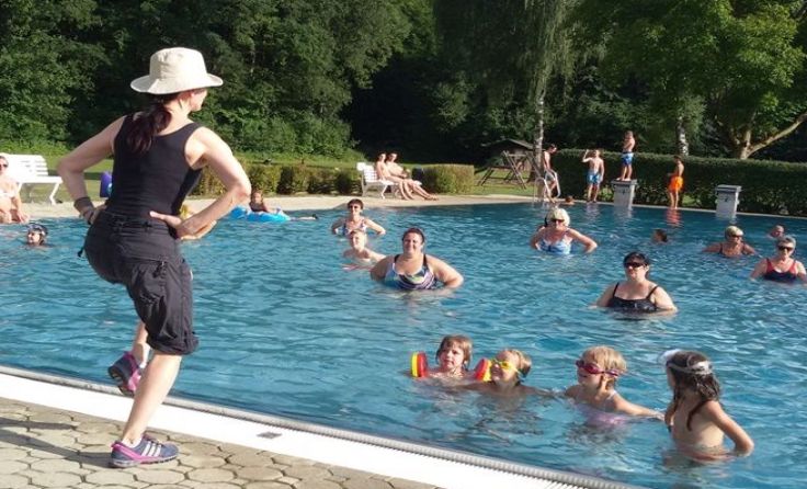 Noch bis Ende Juli findet Aquagymnastik im Hargelsberger Freibad statt.