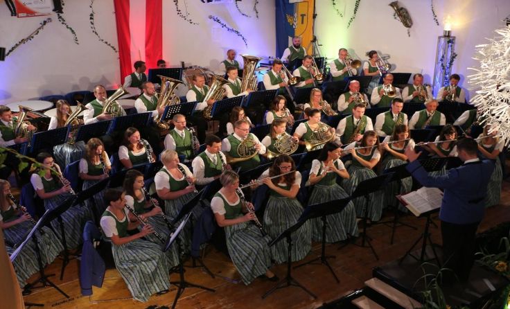 Die Stadtkapelle St. Valentin beim Festkonzert 2018 mit ihrem Kapellmeister Martin Weichselbaumer