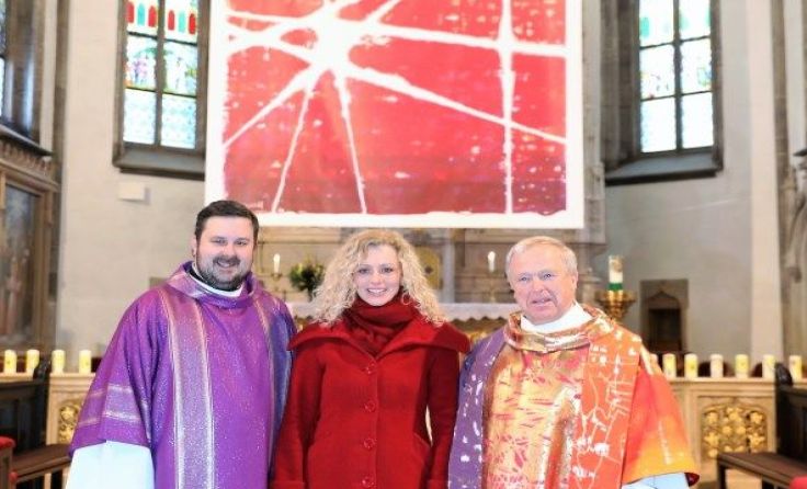 Manuel Sattelberger, Evelyn Grill und Pfarrer Zarl (v. l.); Foto: Privat