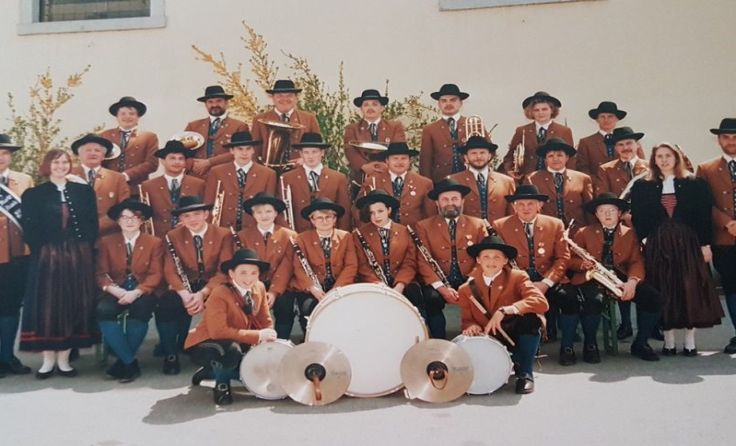 Eine, wenn nicht die erste, Uniform des Musikvereins vom Jahr 1988, Foto: MV Asten