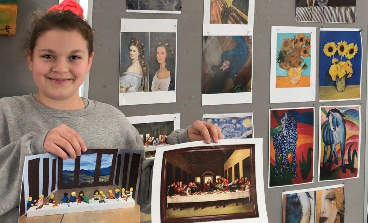 Schüler beschäftigten sich mit dem Nachstellen berühmter Gemälde. (Foto: SMS Schubertviertel)