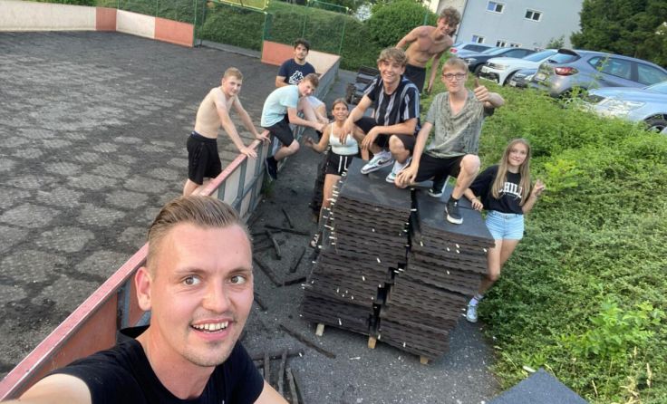 Sascha Reischl (vorne) mit Jugendlichen aus der Gemeinde (Foto: Sascha Reischl)