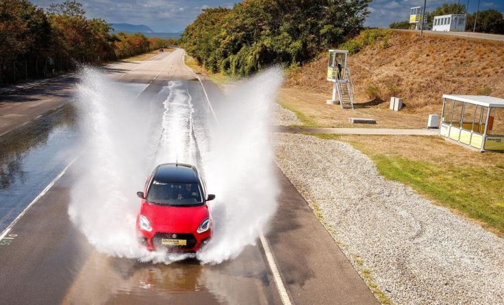 Bei Starkregen herrscht Aquaplaning-Gefahr. (Foto: ÖAMTC Fahrtechnik/Christian Houdek)