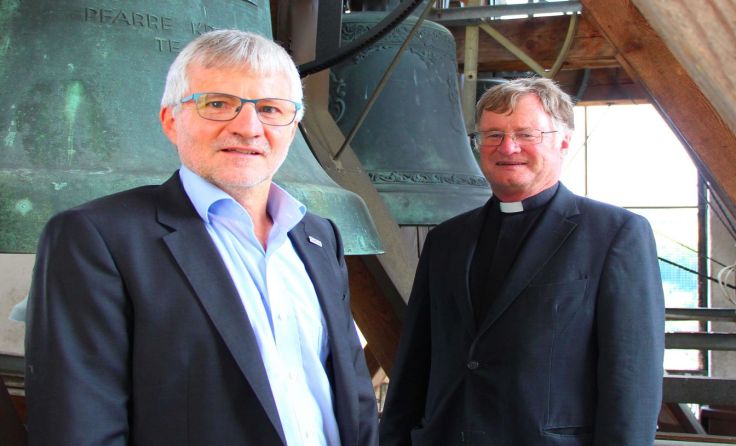 Bischof Manfred Scheuer (r.) und Caritas-OÖ-Direktor Franz Kehrer