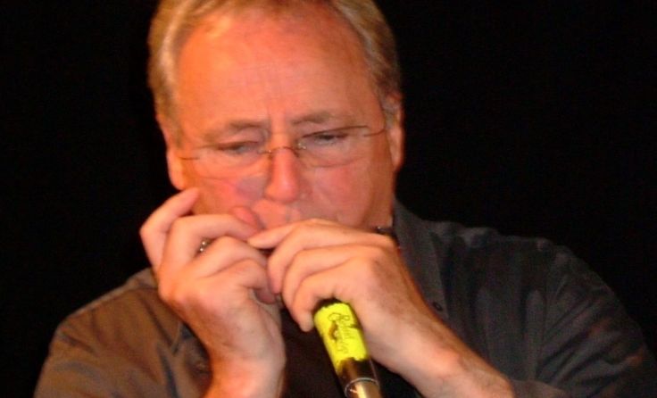 Richard Oesterreicher gibt Stücke aus seinem Repertoire zum Besten.