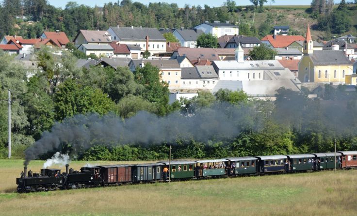 Ein von zwei Dampfloks gezogener Zug am Weg nach Grünburg. Foto: Mauricio Leitner