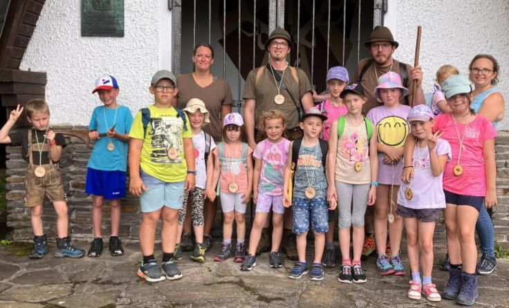 Die Kinder lernten viel über die Tätigkeiten eines Jägers. (Foto: Martina Edlinger)