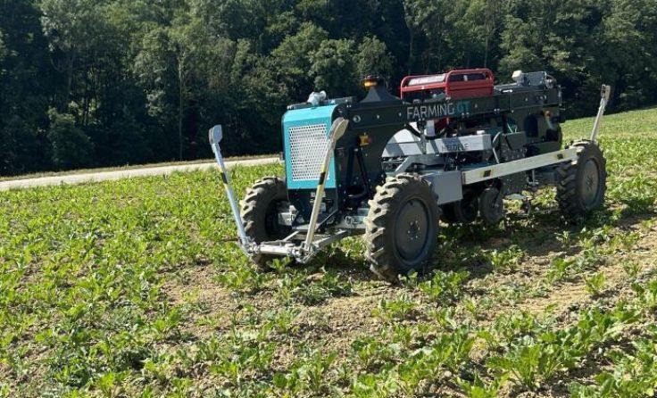 Der Hackroboter der FH Steyr im Einsatz am Feld. (Foto: FH OÖ)