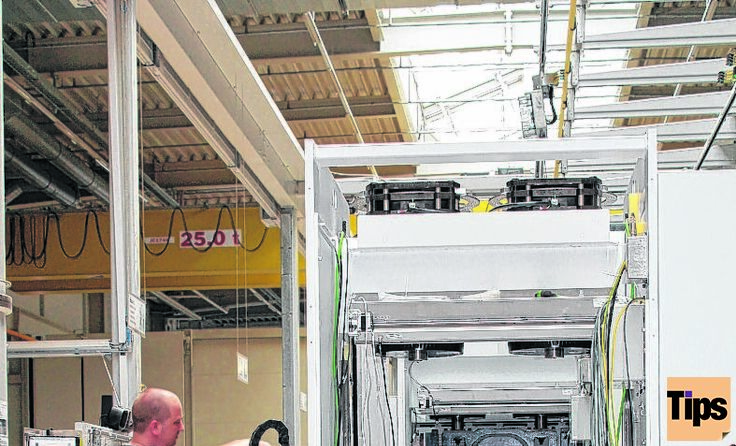 Pasching werden modernste Maschinen gebaut, mit denen man Metall biegen kann. Foto: Hamedinger