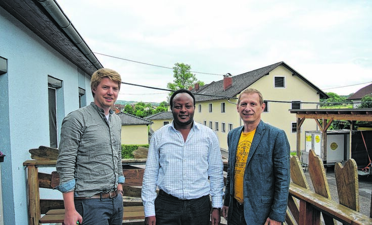 Christian Neuwirth, Raphael Ndolo und Geschäftsführer Clemens Horacek Foto: SOLARier