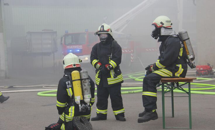 Die Feuerwehrmänner kämpften bis zur Erschöpfung. Fotos: Meisinger | Pressestelle BFK UU