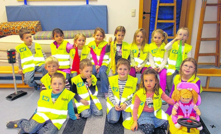 Die Kinder lernten etwa, wie wichtig Warnwesten sind. Foto: ÖAMTC