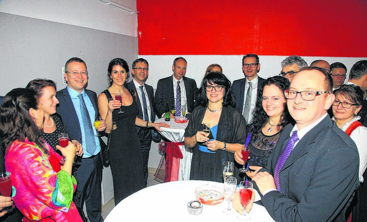 Bürgermeisterin Gisela Gabauer mit den Ballbesuchern Foto: Dumfarth