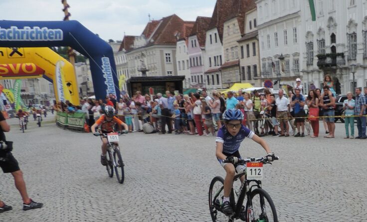 Das Rennen der U11 (in blau Severin Rauschal). Foto: Radclub Walding / Markus Schöttl