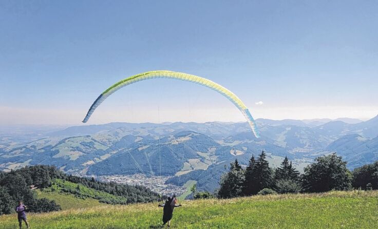Obmann Hans Stirmayr startet zu seinem Siegesflug. Foto: Gerhard Steininger