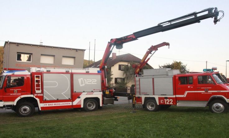 Das neue und das alte Rüstfahrzeug. Foto: FF Mühllacken