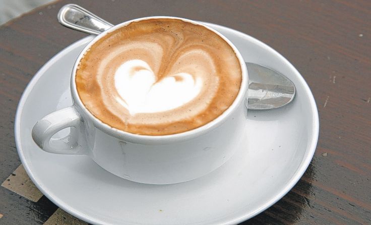 Den Cappuccino mit genießt man richtigerweise mit Milchschaum. Foto: Wodicka