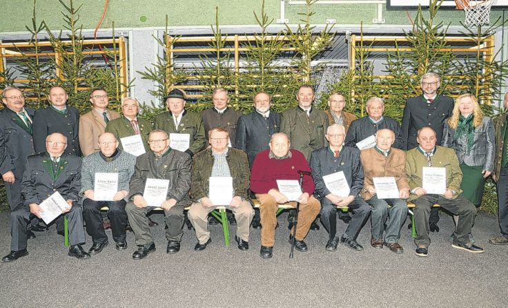  Die Ehrung der Jubilare mit dem „Goldenen Bruch“. Foto: Hans Philipp