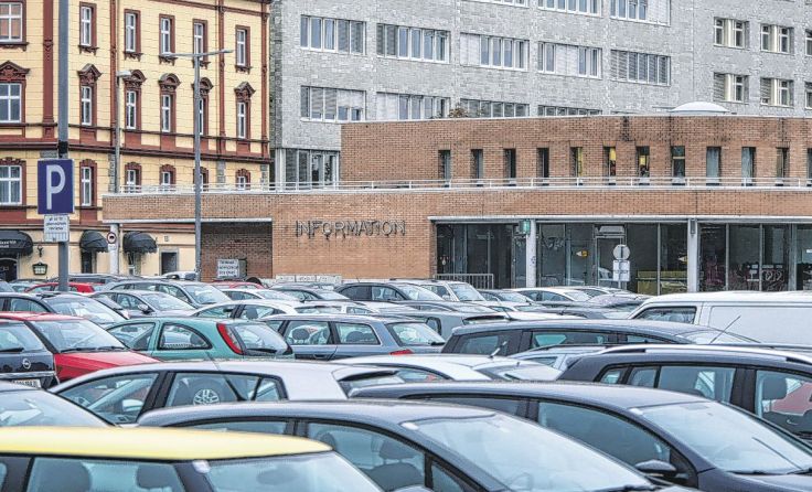 Parken am Jahrmarktgelände – nicht mehr erlaubt. Foto: Weihbold