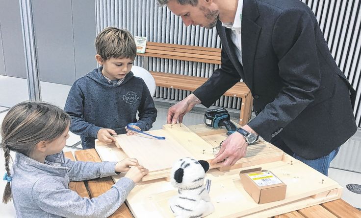 Auch für die jüngsten Besucher gibt es jede Menge Wissenswertes am SECA-Messestand. Foto: Seca