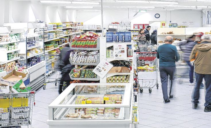 Waren aller Art können im Sozialmarkt eingekauft werden. Symbolfoto: Weihbold