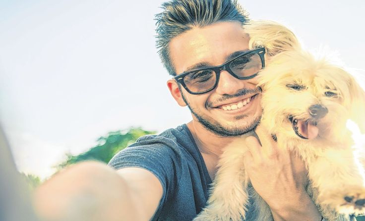 Auch Selfies mit Haustieren sind willkommen. Foto: oneinchpunch/Shutterstock.com