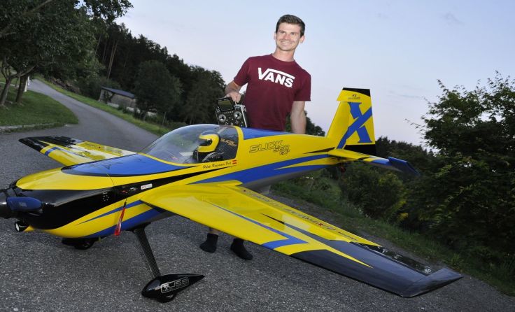Benjamin Peil mit seiner Slick 580 mit der er in Frankreich startet. Foto: J. Reingruber
