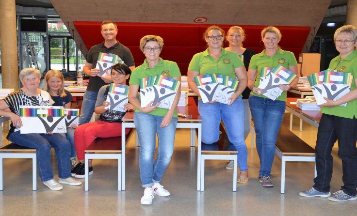 Perfekter Schulstart mit einem Heftepaket vom Feldkirchner Elternverein.Foto: Wallner