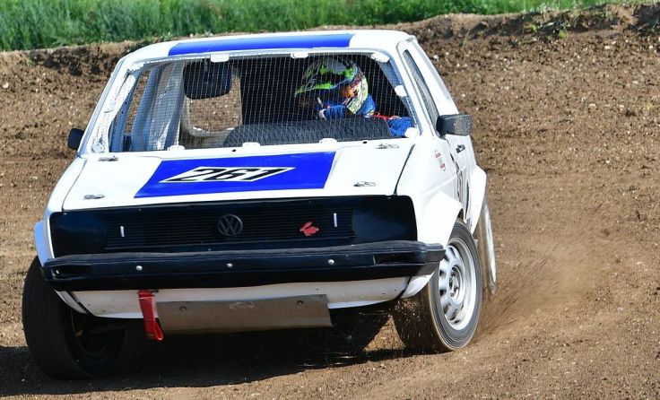 Christoph Landl aus Alberndorf in seinem VW Golf. Foto: Otto Lehr/Gerhard Radl