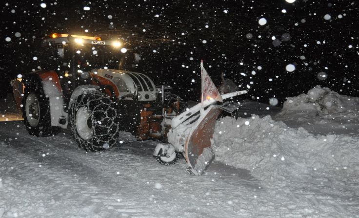 Oft geht es fast wie im Blindflug dahin, um die Schneemassen zu beseitigen.Foto: J. Reingruber