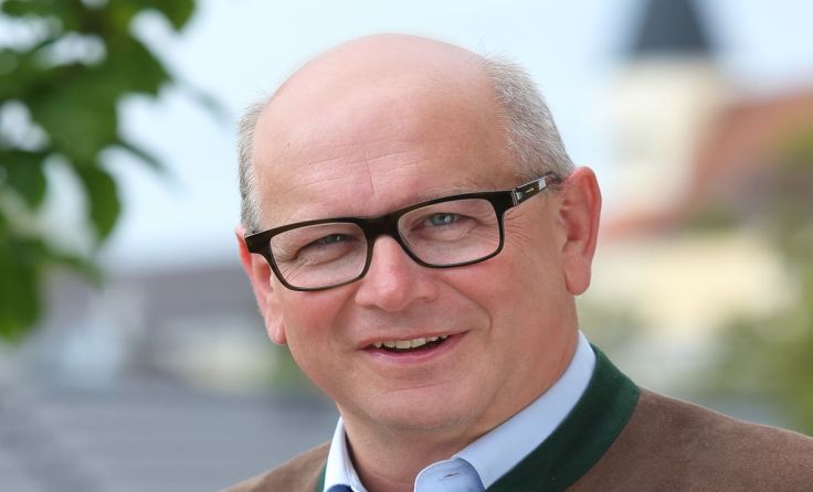 Johann Plakolm wünscht sich mehr Platz für die Kinder. Foto: Grilnberger