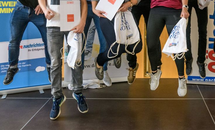 Die Lehrlinge präsentieren ihren Lehrberuf vor Publikum. Foto: Cityfoto
