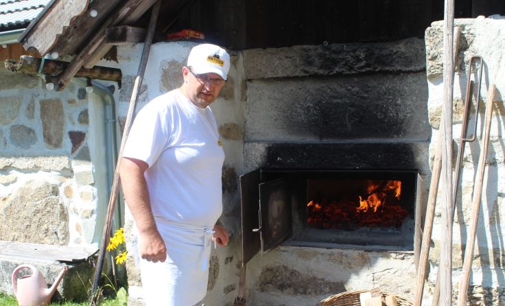 Das Feuer brennt schon. 