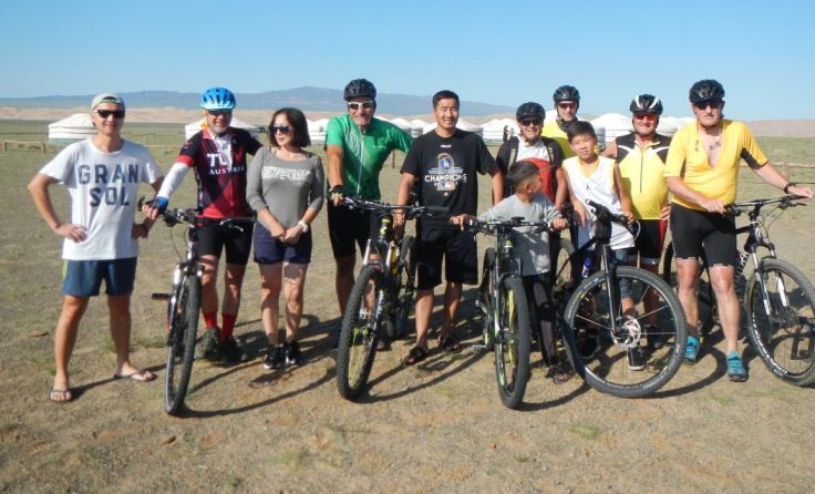 Mit dem Rad ging es durch die Mongolei – kein alltägliches Reiseziel. Foto: Schöttl
