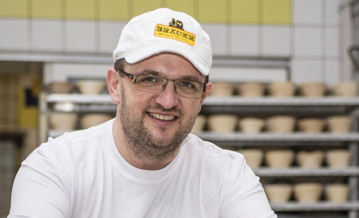 Bäckermeister Martin Bräuer bei der Arbeit Foto: Wildbild/Kirchmaier