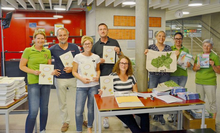 Über 5.500 Schulhefte und Blöcke wurde zu Schulstart-Paketen verschnürt. Foto:Wolfgang Wallner